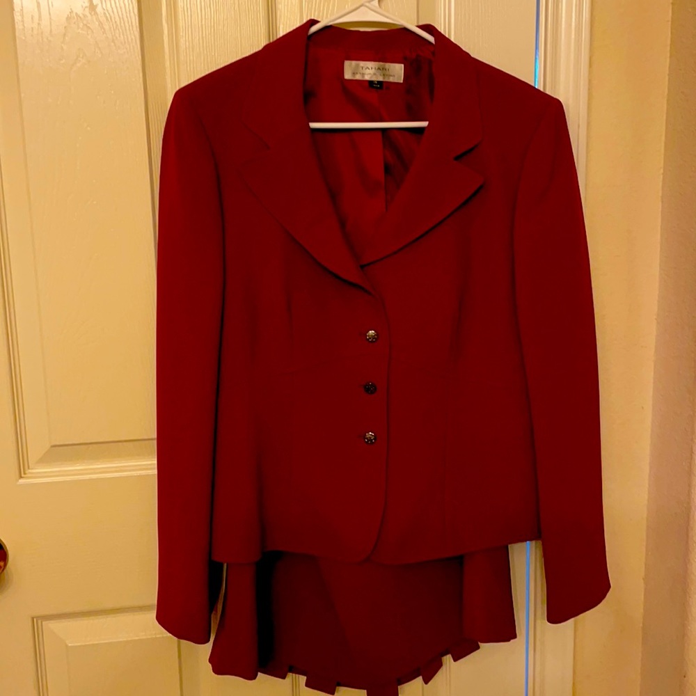 Tahari suit in Chinese Red size 16